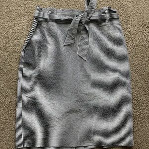 NWT Navy and white pinstripe seersucker skirt